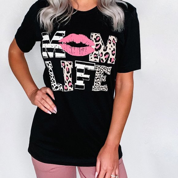 #momlife tee in black leopard lips - Picture 3 of 7